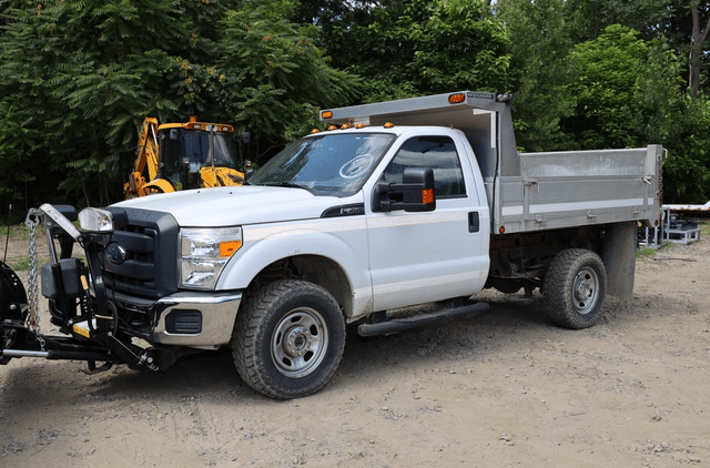 Image of Ford F-350 equipment image 1