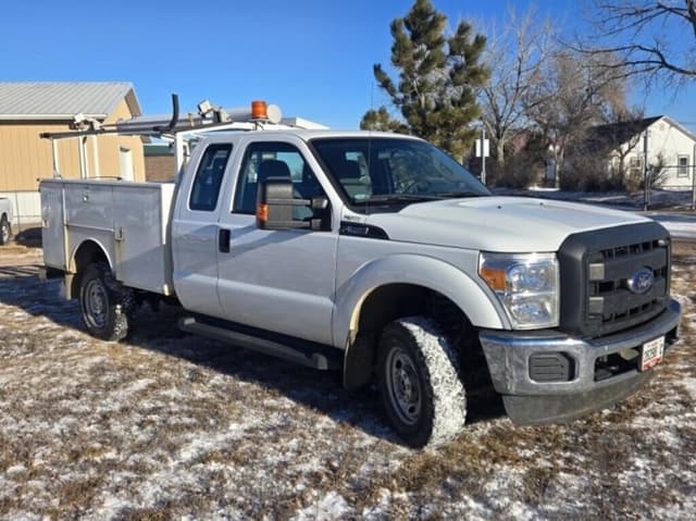 Image of Ford F-350 equipment image 2