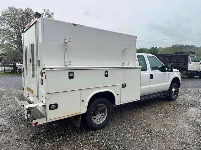 Image of Ford F-350 equipment image 2