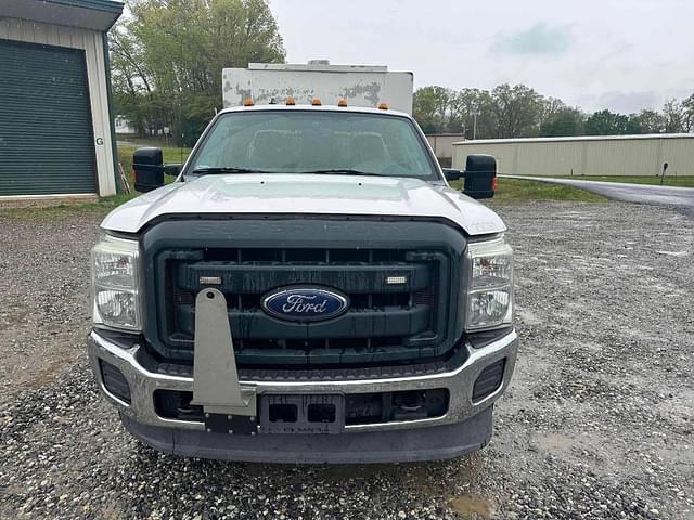 Image of Ford F-350 equipment image 4