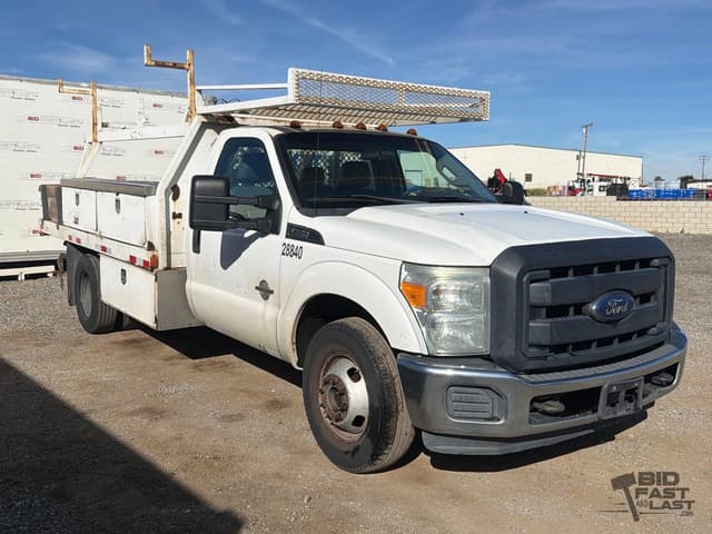 Image of Ford F-350 equipment image 2