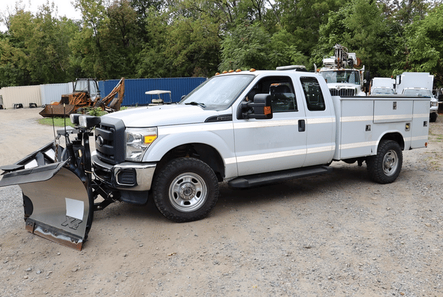 Image of Ford F-350 equipment image 1