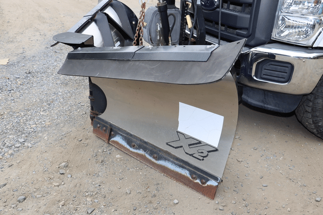 Image of Ford F-350 equipment image 2