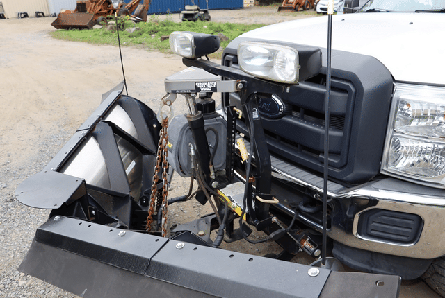 Image of Ford F-350 equipment image 3