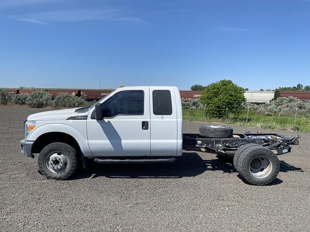 Image of Ford F-350 equipment image 2