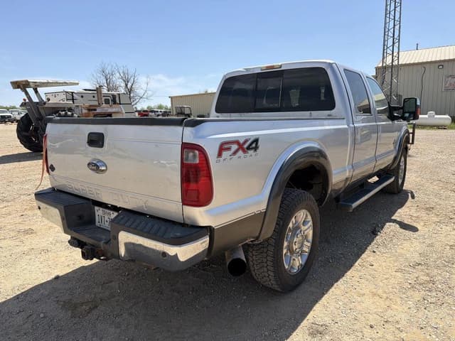 Image of Ford F-350 equipment image 4