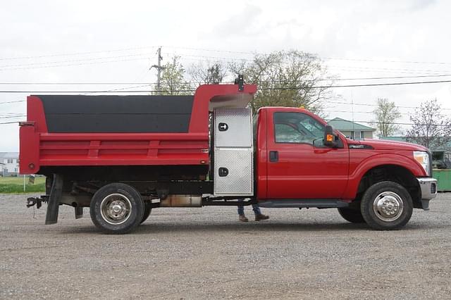 Image of Ford F-350 equipment image 2