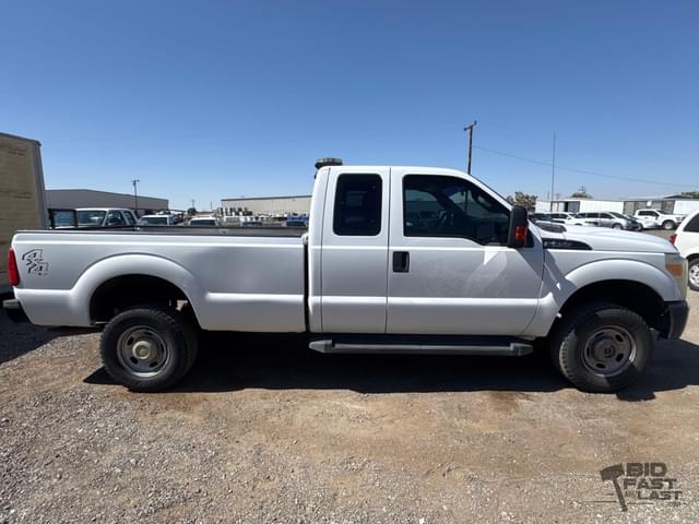 Image of Ford F-350 equipment image 3