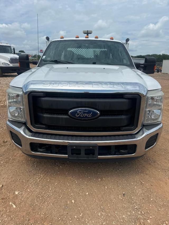 Image of Ford F-350 equipment image 1
