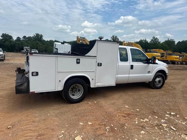 Image of Ford F-350 equipment image 4