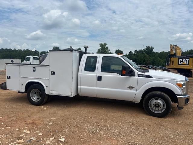 Image of Ford F-350 equipment image 3