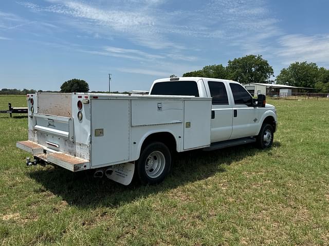 Image of Ford F-350 equipment image 2