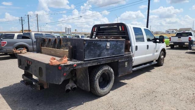 Image of Ford F-350 equipment image 3