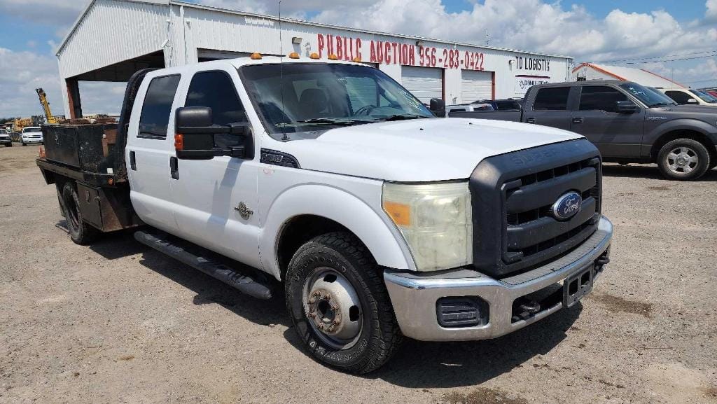 2015 Ford F-350 Equipment Image0