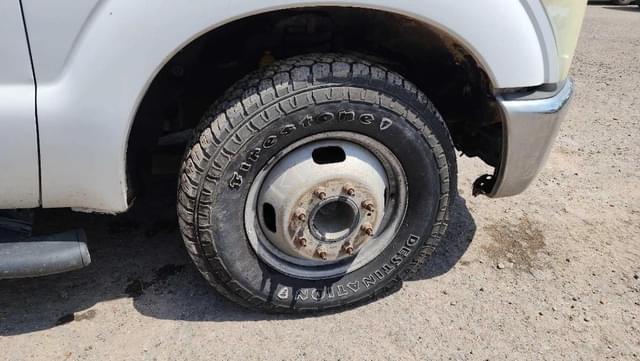 Image of Ford F-350 equipment image 4