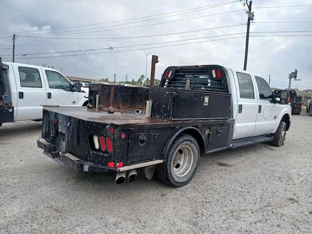 Image of Ford F-350 equipment image 2