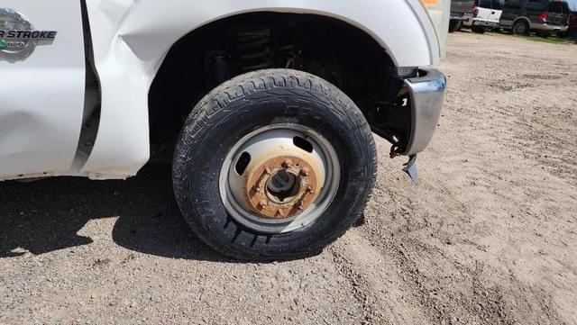 Image of Ford F-350 equipment image 4