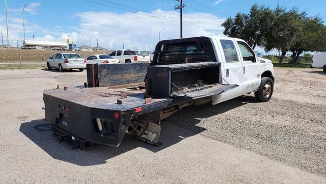 Image of Ford F-350 equipment image 3