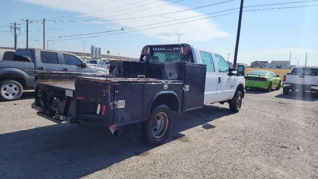 Image of Ford F-350 equipment image 3