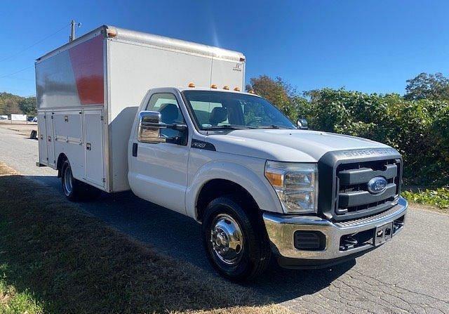 Image of Ford F-350 equipment image 2