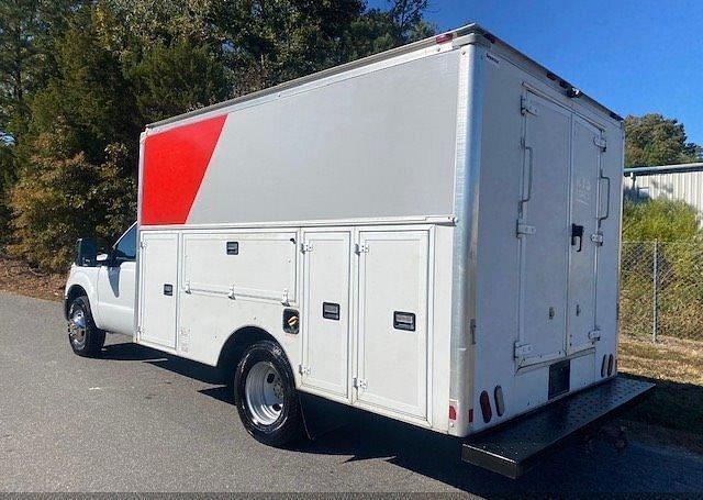 Image of Ford F-350 equipment image 4