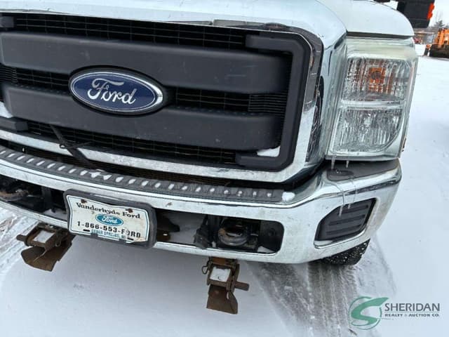 Image of Ford F-350 equipment image 4