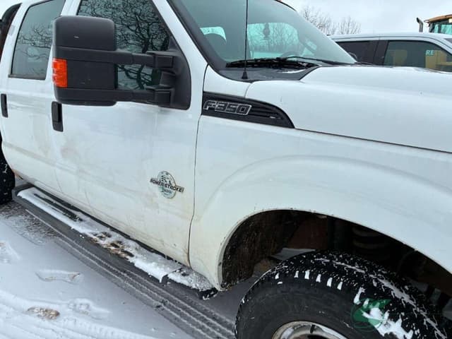 Image of Ford F-350 equipment image 2