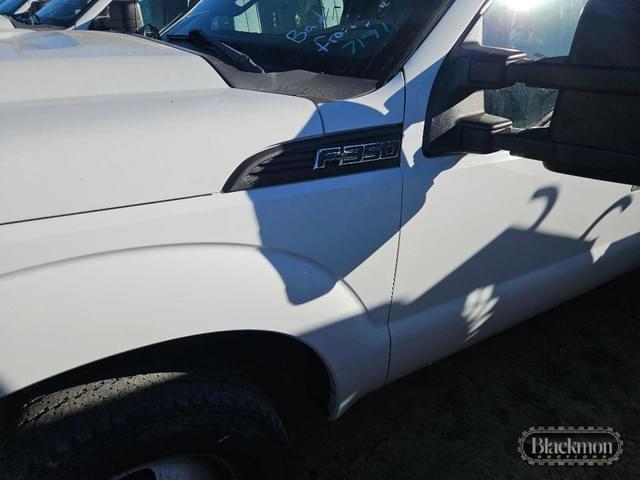 Image of Ford F-350 equipment image 1