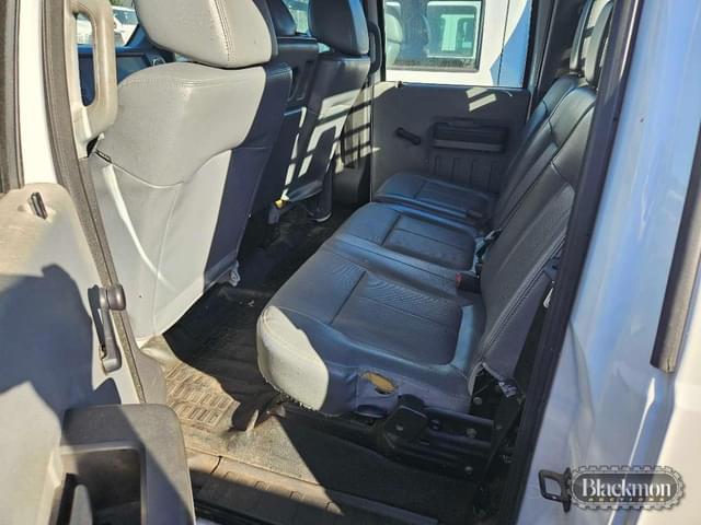 Image of Ford F-350 equipment image 3