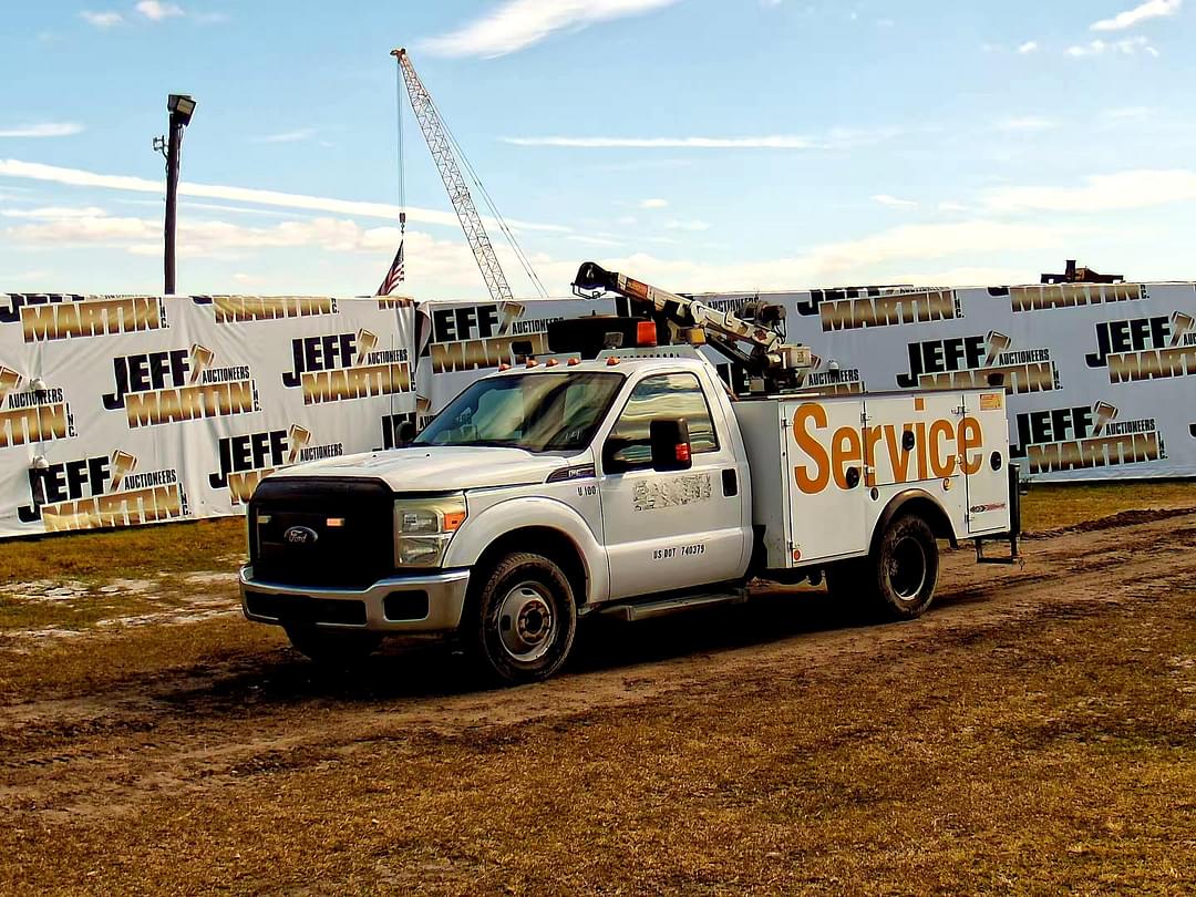 Image of Ford F-350 Primary image