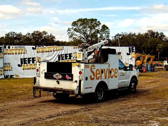 Image of Ford F-350 equipment image 4