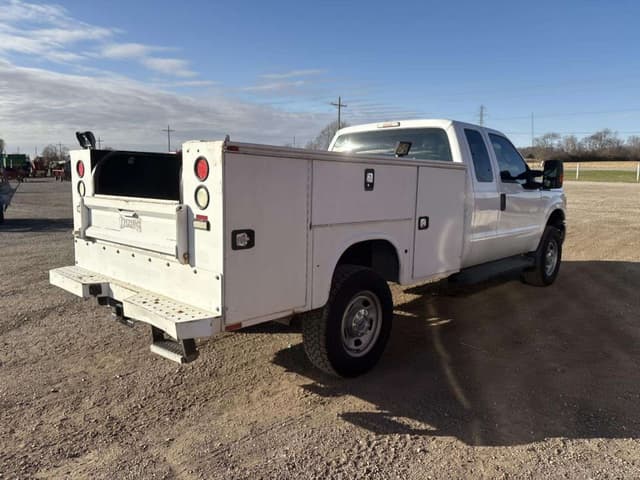 Image of Ford F-350 equipment image 4