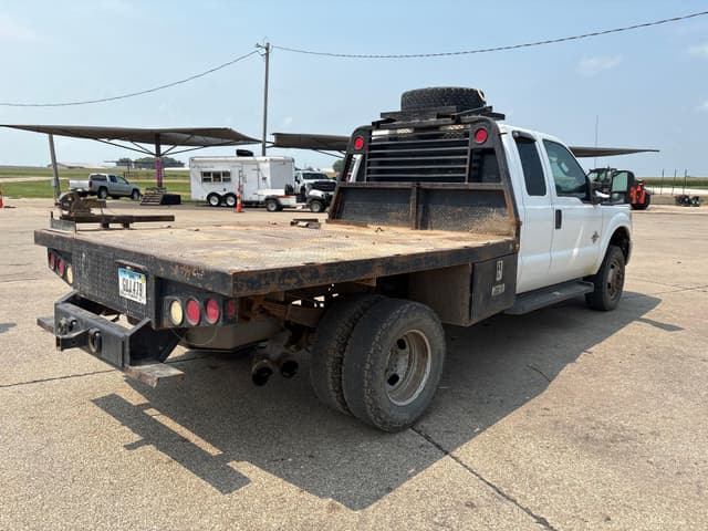 Image of Ford F-350 equipment image 2