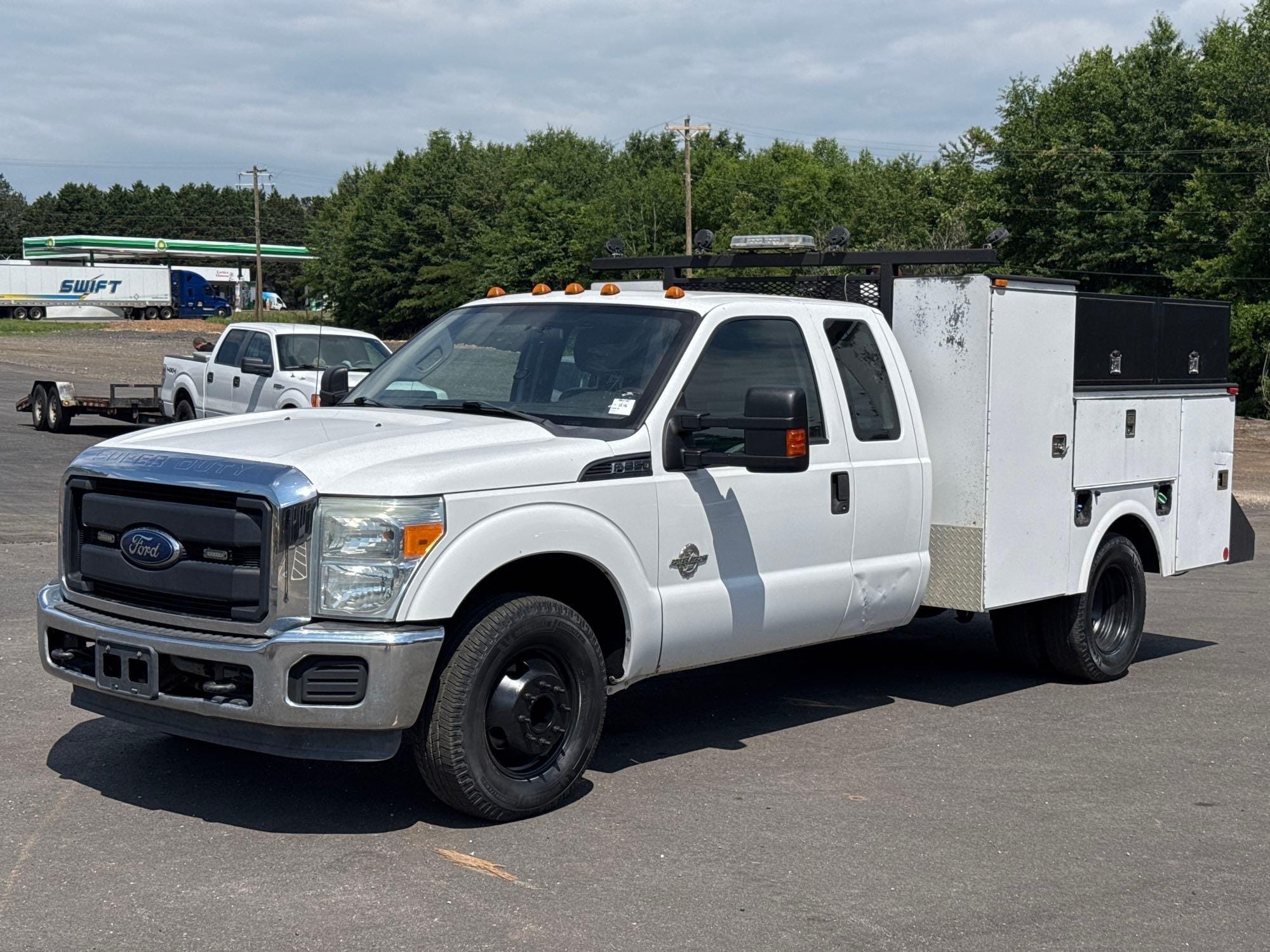 2015 Ford F-350 Equipment Image0