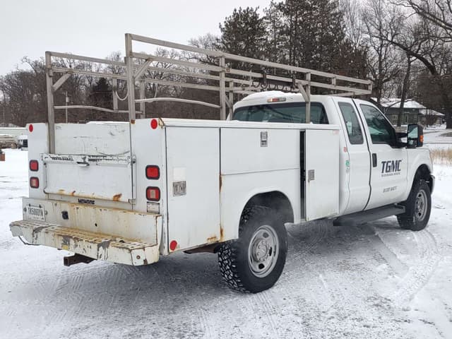 Image of Ford F-350 equipment image 3