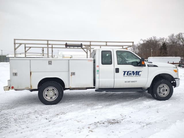 Image of Ford F-350 equipment image 4