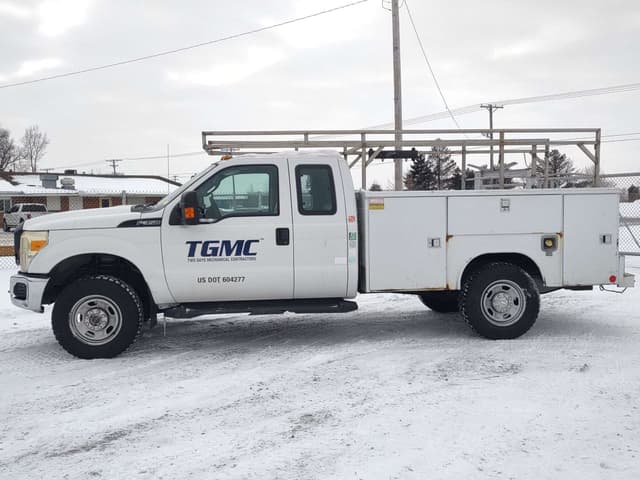 Image of Ford F-350 equipment image 1