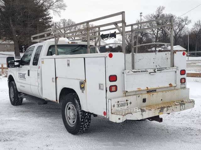 Image of Ford F-350 equipment image 2
