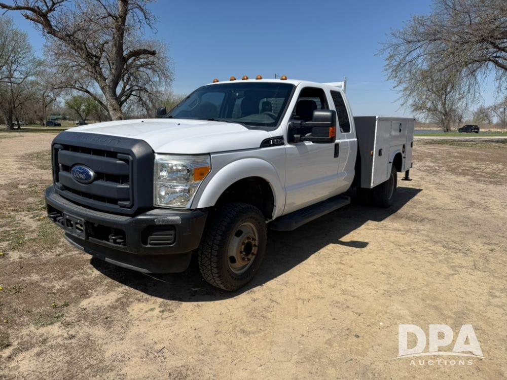 2015 Ford F-350 Equipment Image0