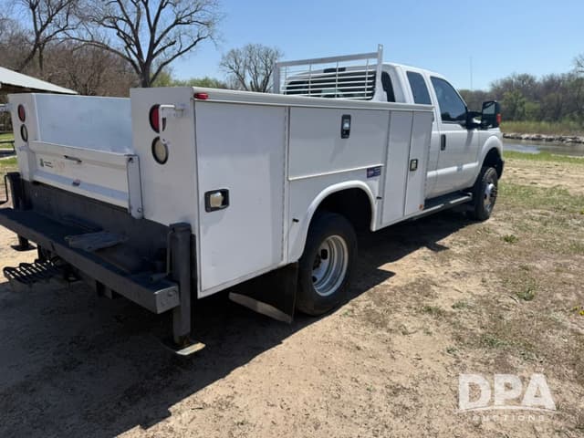Image of Ford F-350 equipment image 3