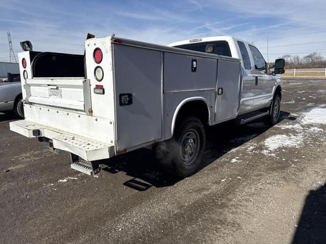 Image of Ford F-350 equipment image 3