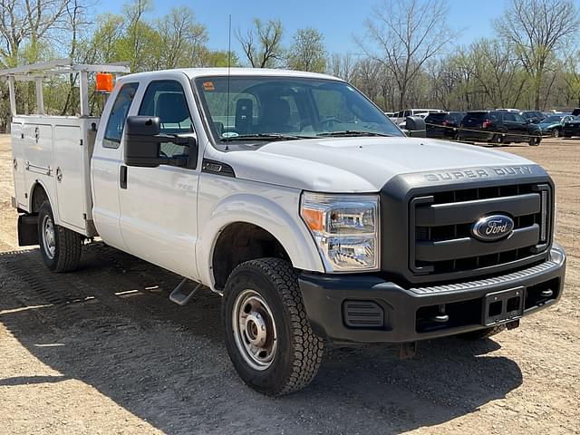 Image of Ford F-350 equipment image 2