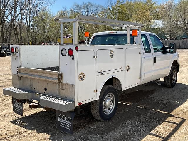 Image of Ford F-350 equipment image 4