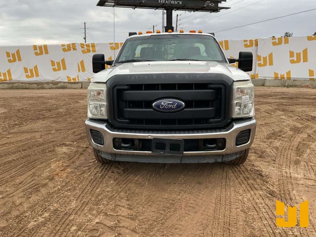 Image of Ford F-350 equipment image 1