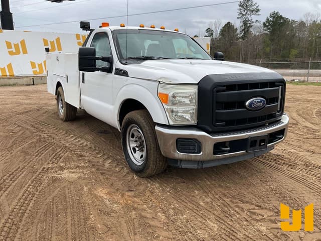 Image of Ford F-350 equipment image 2