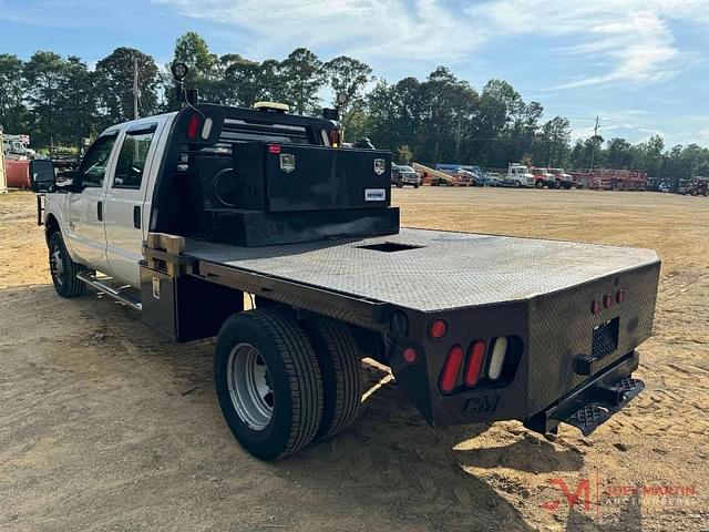 Image of Ford F-350 equipment image 2