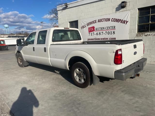 Image of Ford F-350 equipment image 3