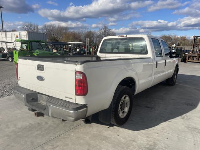 Image of Ford F-350 equipment image 2