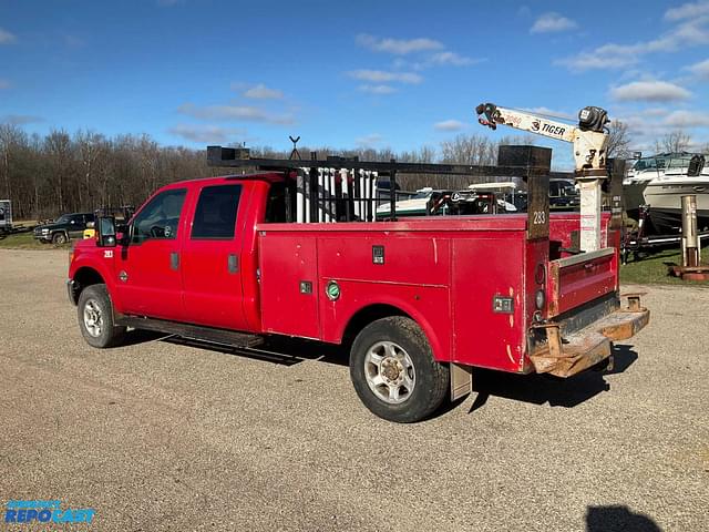 Image of Ford F-350 equipment image 3