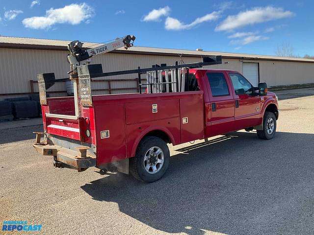 Image of Ford F-350 equipment image 2